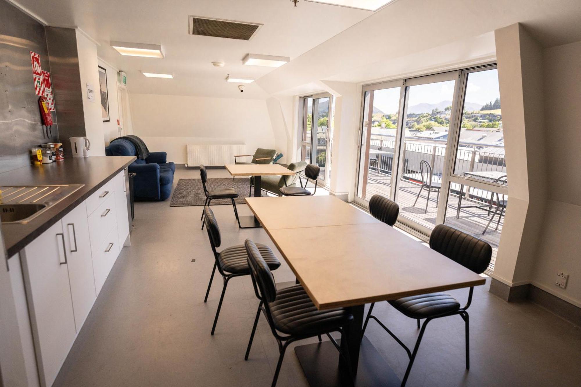 The Brownston Hostel Wanaka Dış mekan fotoğraf
